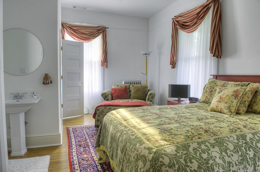 كولومبوس The Jackie O' House Bed And Breakfast الغرفة الصورة